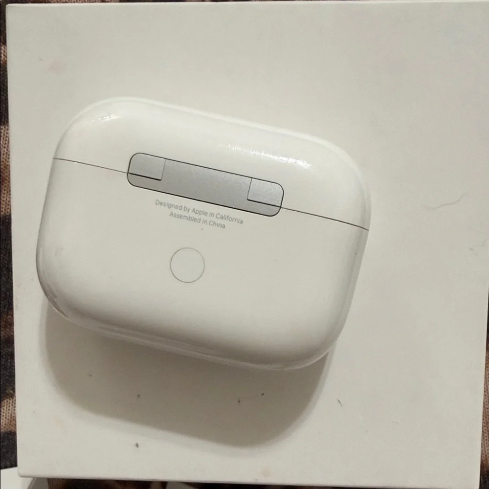 Apple AirPods Pro with White Charging Case